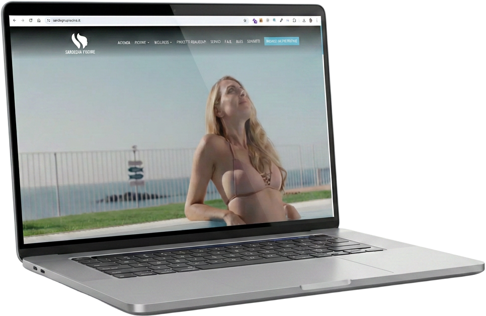 Il sito sardegnapiscine.it visualizzato su un laptop